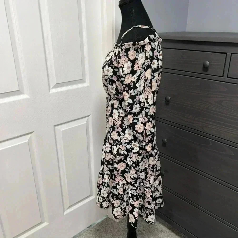 Monteau Dress - Picture 2 of 5